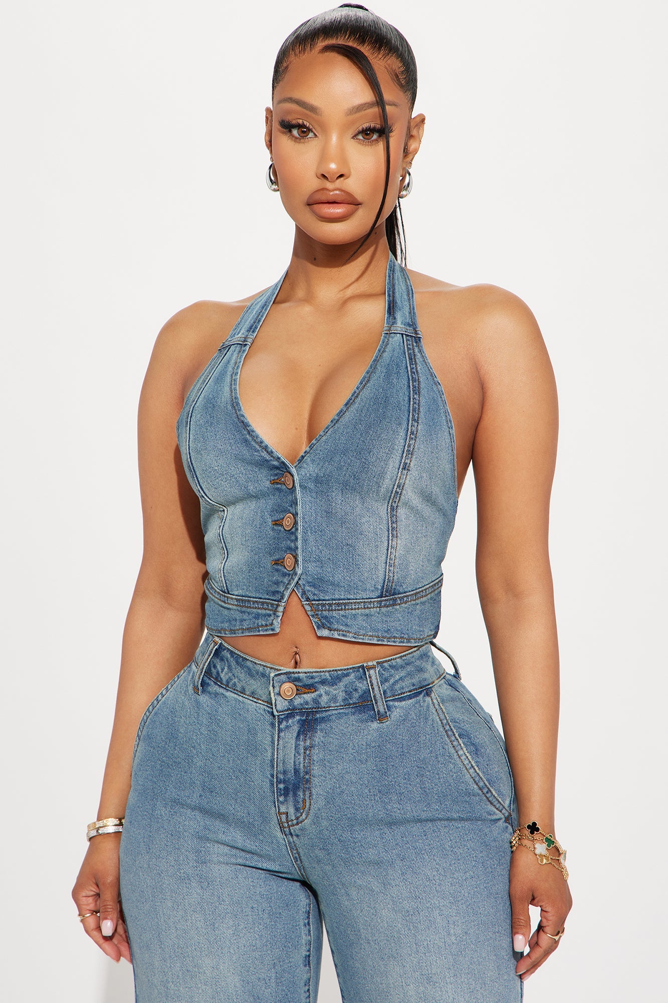 https://cdn.shopify.com/s/files/1/0293/9277/files/01-29-24_S2_36_FN71270JL34_MediumWash_KJ_RL_14-43-57_4742_PXF.jpg?v=1706742722
