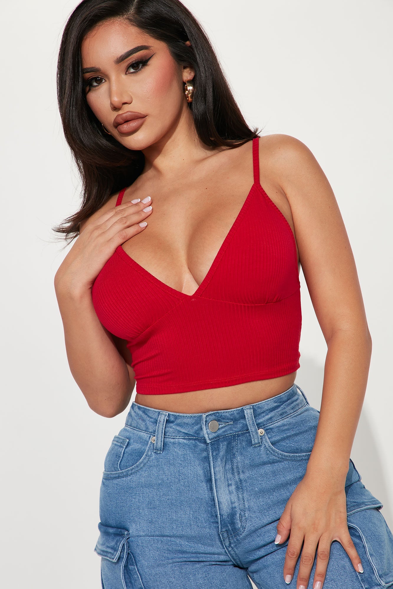 https://cdn.shopify.com/s/files/1/0293/9277/products/12-02-22Studio3_CE_RL_10-23-36_15_HT13306_Red_16079_ES.jpg?v=1670026427